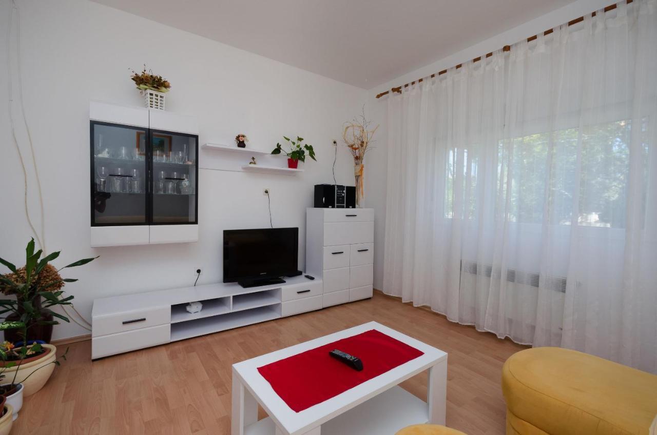 Apartment Ruza โลปาร์ ภายนอก รูปภาพ
